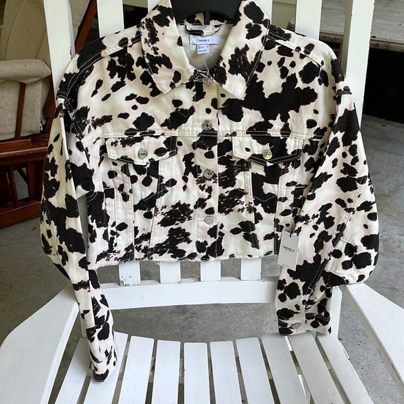 NWT FOREVER 21 denim crop jacket long sleeve. Cow print! Sz small - Picture 1 of 6